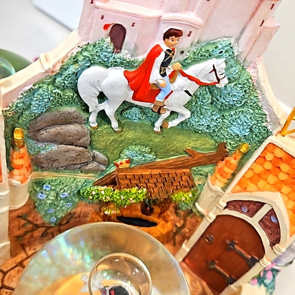 Disney  A Wish Your Heart Makes  3 sided rotating figurine w/snow globes. - Picture 10 of 16